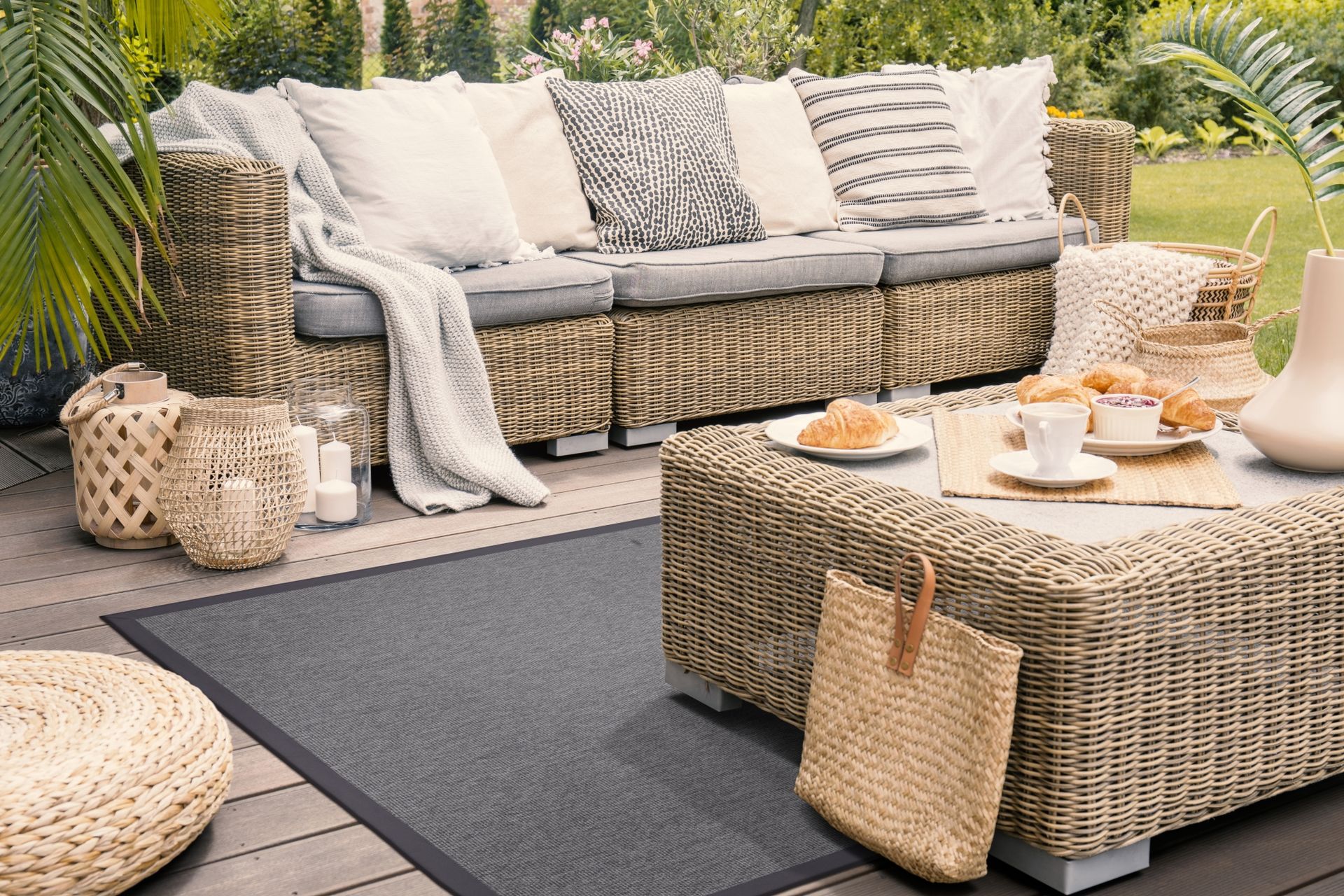Photo of a Taffino stone gray outdoor rug on a patio.